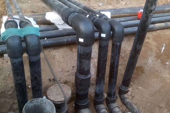 In che modo le tecniche di fusione influiscono sulle proprietà di tenuta dei raccordi in HDPE?